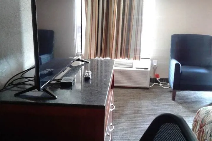 Room 5 of 25