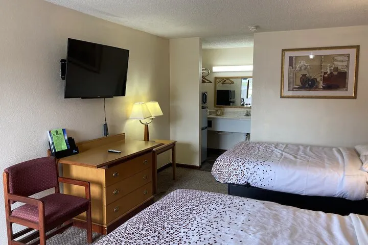 Room 2 of 66