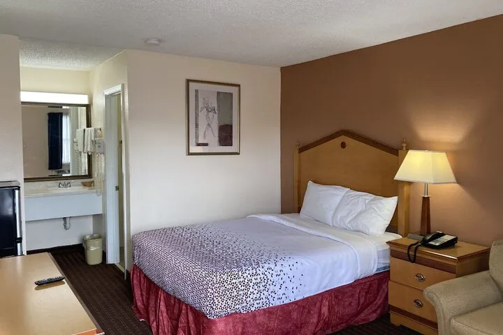 Room 4 of 66