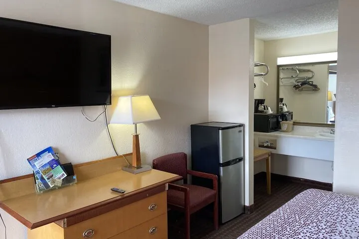 Room 5 of 66