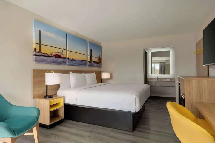 Room 4 of 24