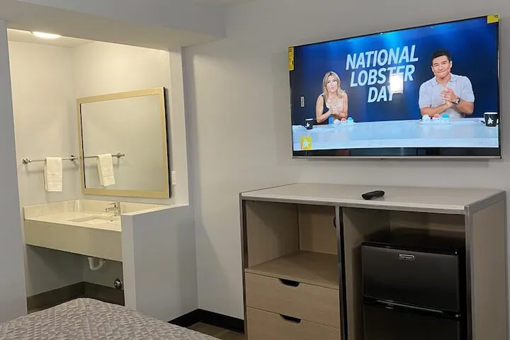 Room 2 of 8