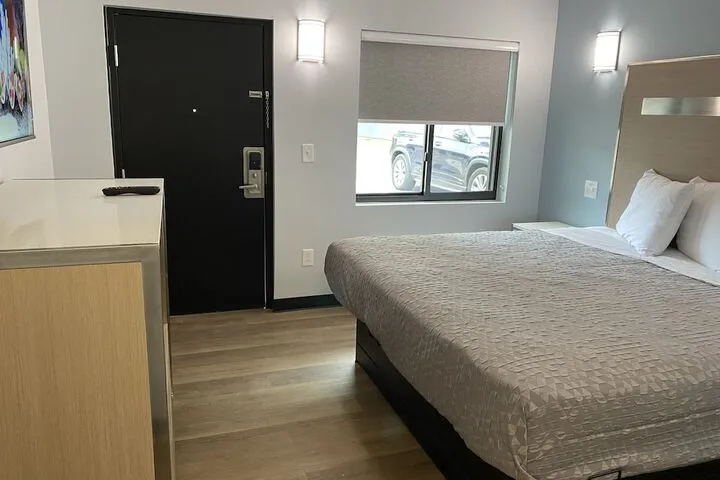 Room 3 of 8