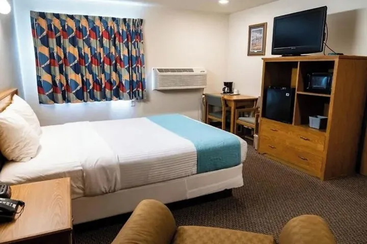 Room 2 of 10
