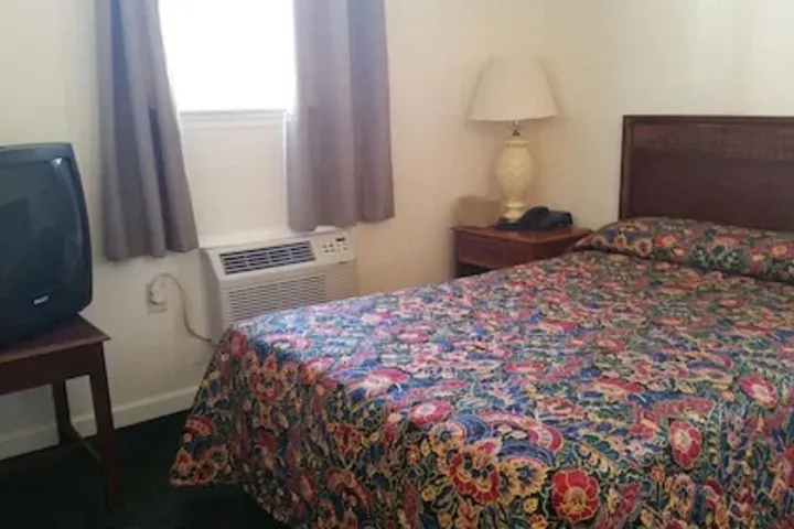 Room 5 of 19
