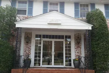 The Virginia Lodge