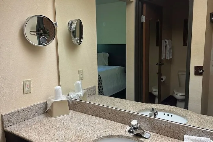 Room 4 of 22