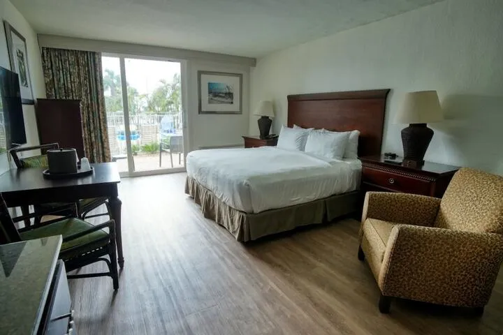 Room 4 of 74