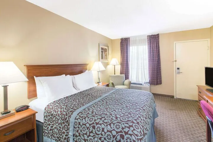 Room 4 of 15