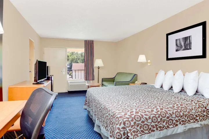 Room 4 of 15
