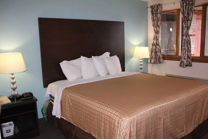 Room 4 of 33