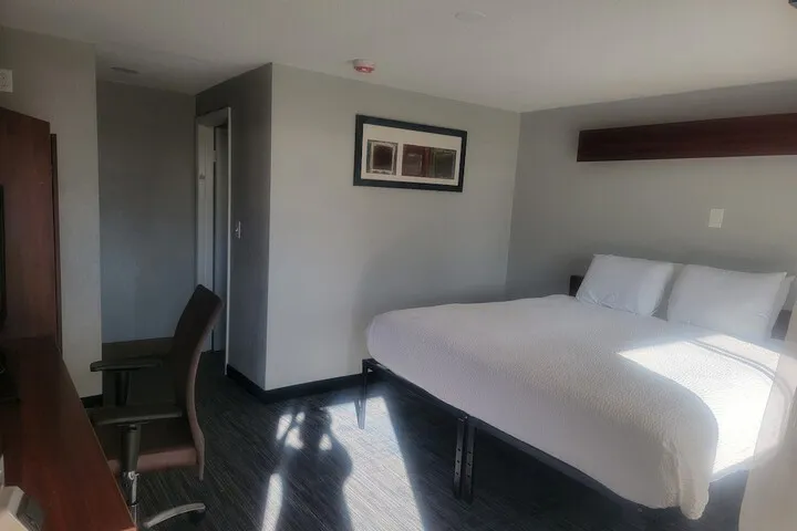 Room 4 of 11