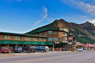 Soda Butte Lodge