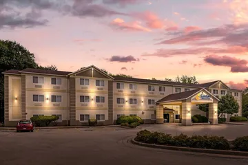Comfort Inn & Suites East Moline near I-80