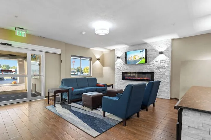 Lobby lounge
