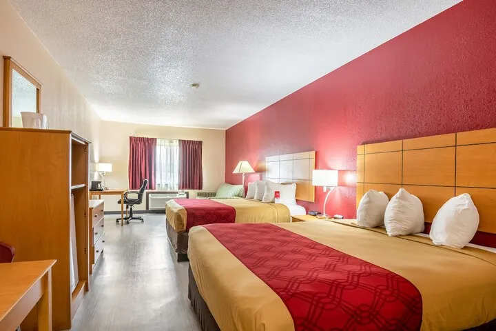 Room 4 of 40