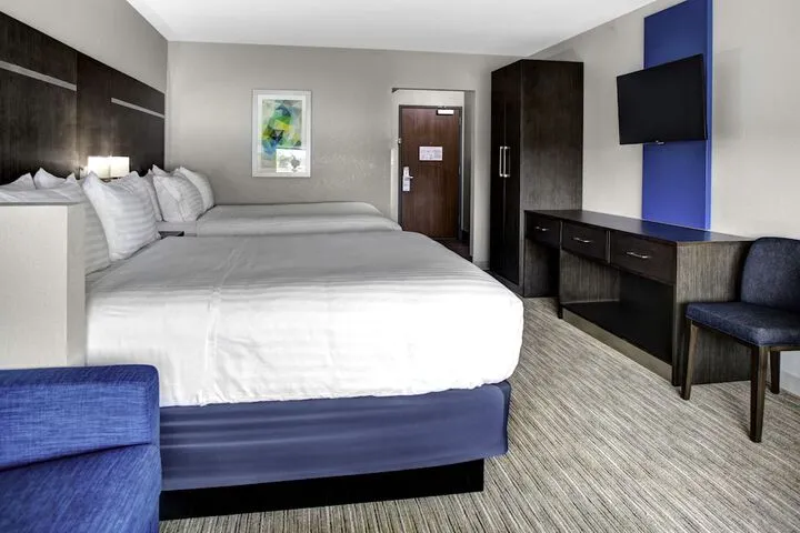 Room 5 of 32