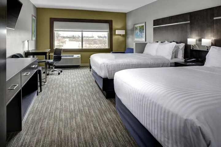 Room 4 of 32