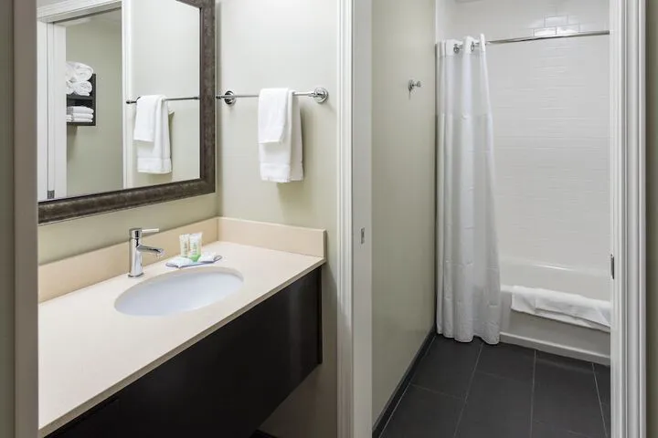 Room 4 of 36