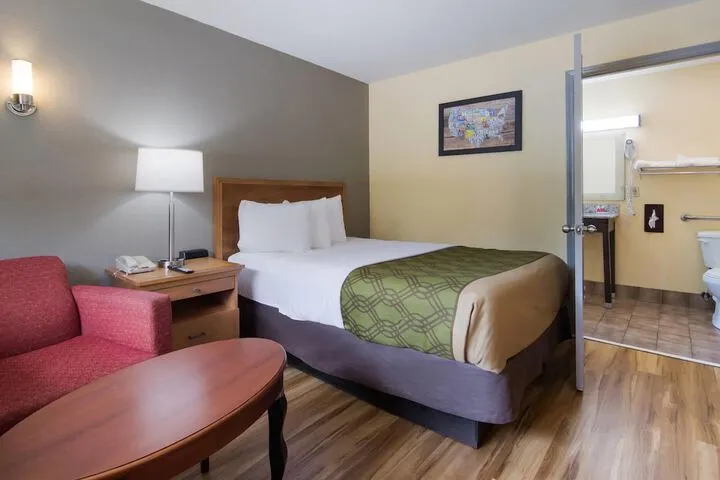 Room 4 of 28