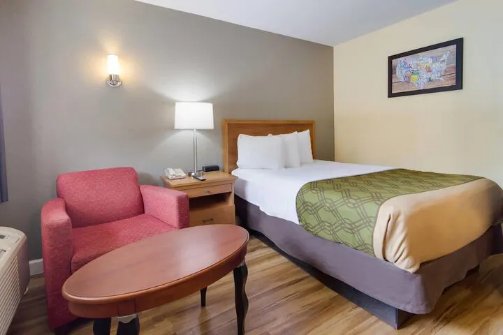 Room 5 of 28
