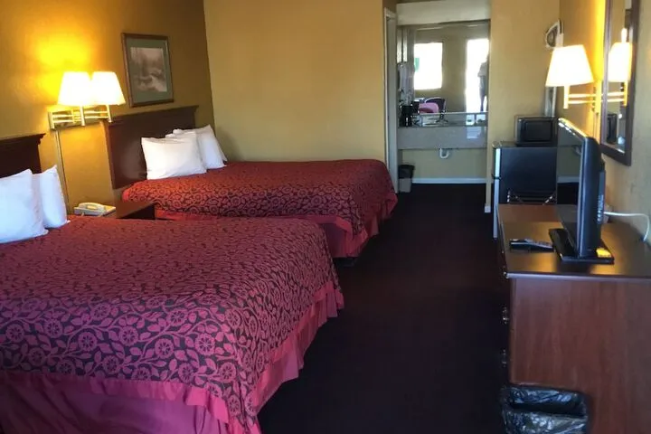 Room 5 of 18