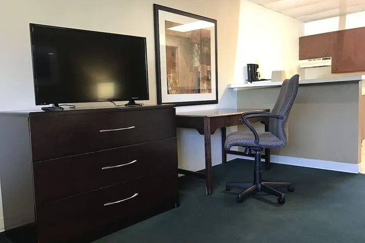 Room 4 of 18