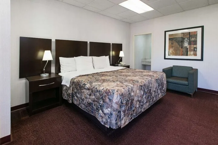 Room 5 of 18