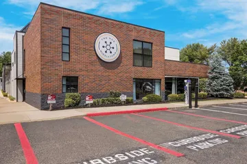 The Hub Middletown Red Bank BW Signature Collection