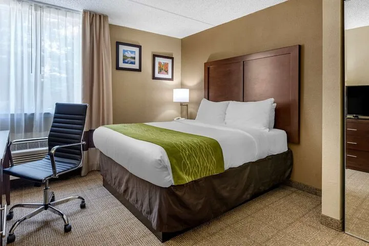 Room 5 of 32
