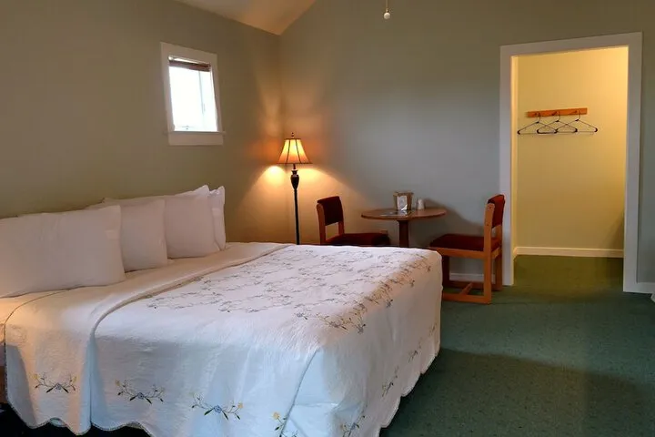 Room 3 of 44