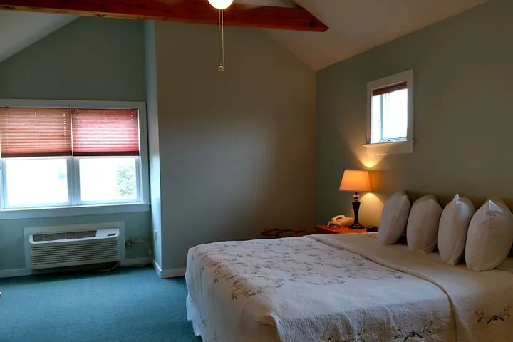 Room 4 of 44