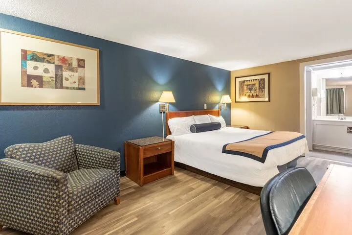 Room 4 of 12