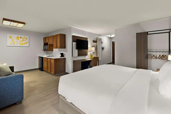 Room 5 of 40
