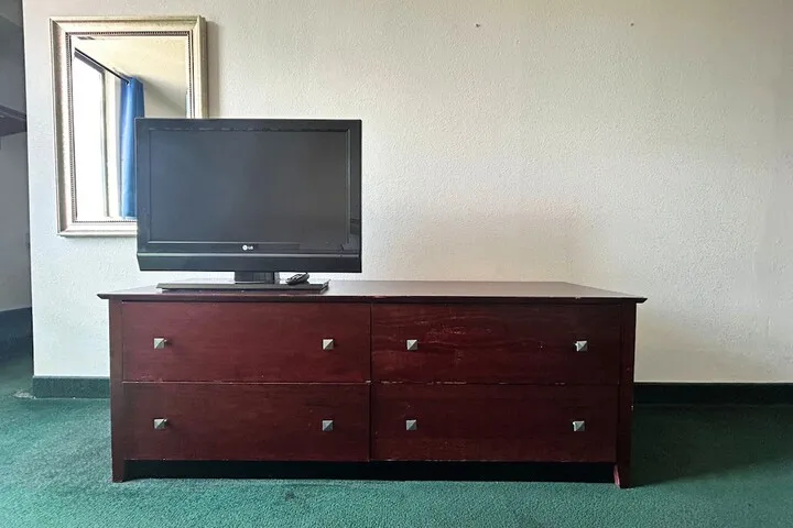 Room 2 of 25