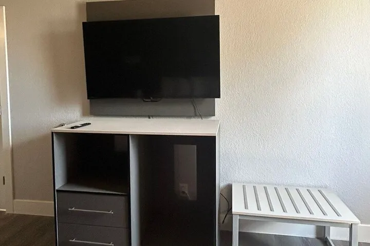 Room 5 of 25