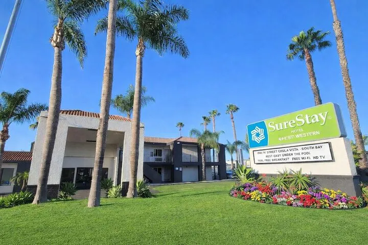 Hero Image 1 of 31
