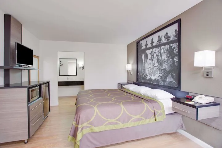 Room 5 of 14