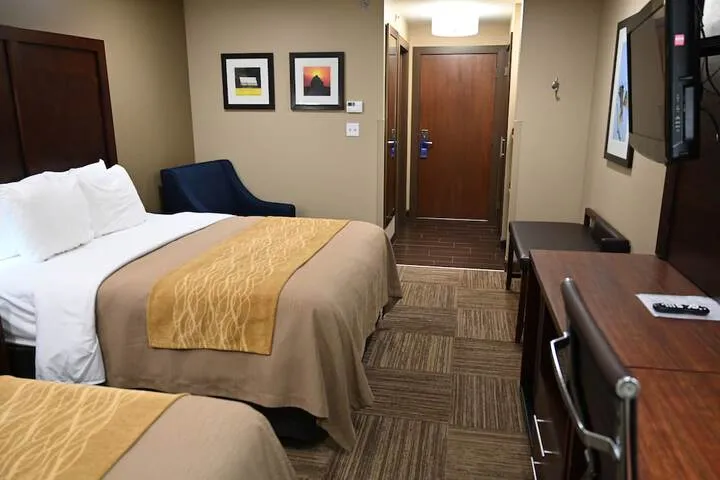 Room 5 of 77