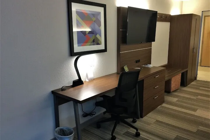 Room 2 of 56