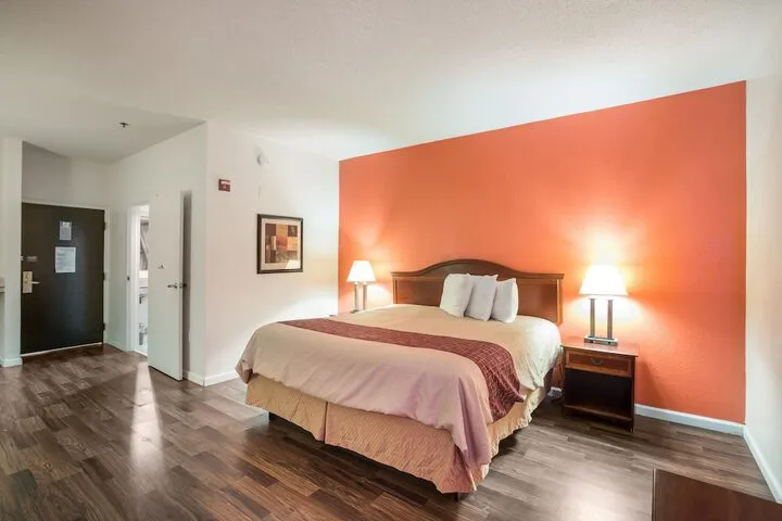 Room 4 of 23