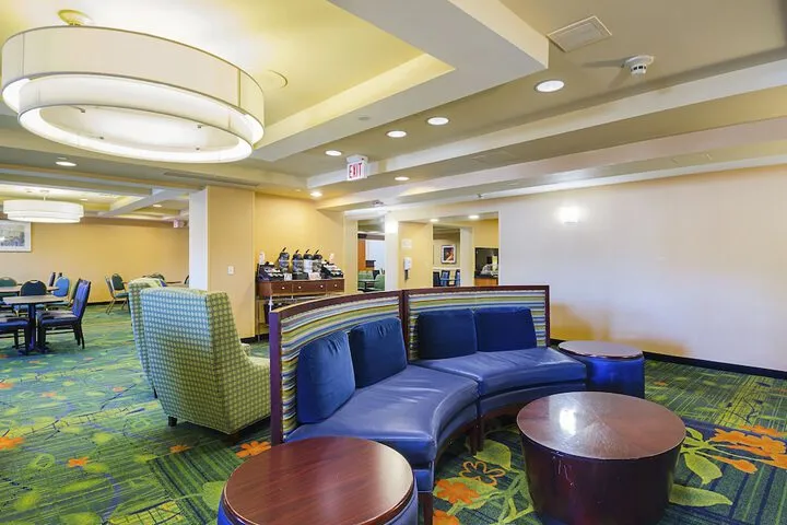 Lobby lounge