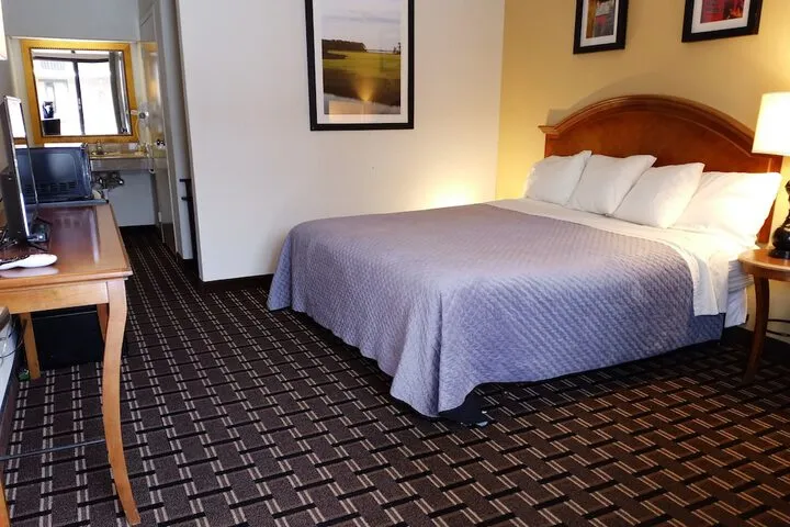Room 5 of 18
