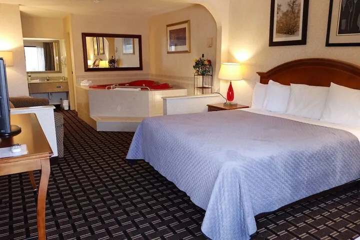 Room 4 of 18