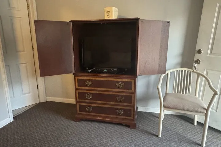 Room 5 of 14
