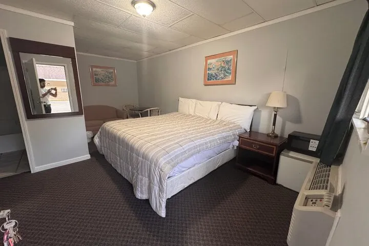 Room 4 of 14