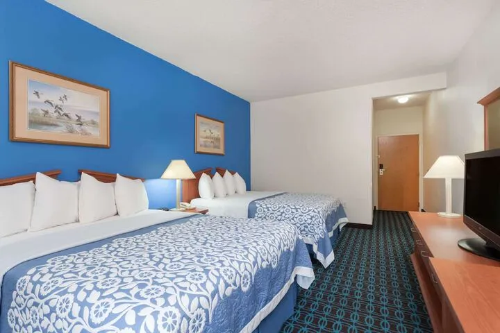 Room 4 of 15