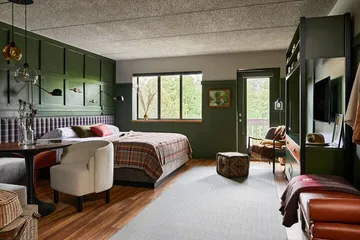 Hunter Lodge a Bluebird by Lark