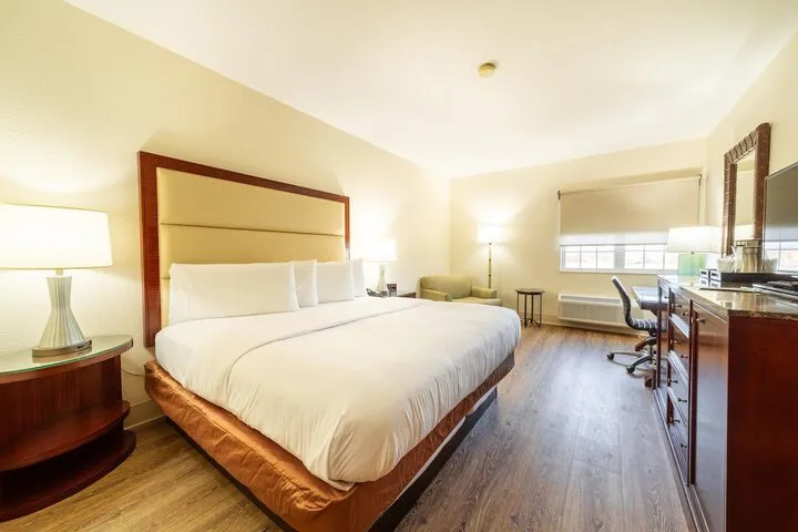 Room 4 of 4
