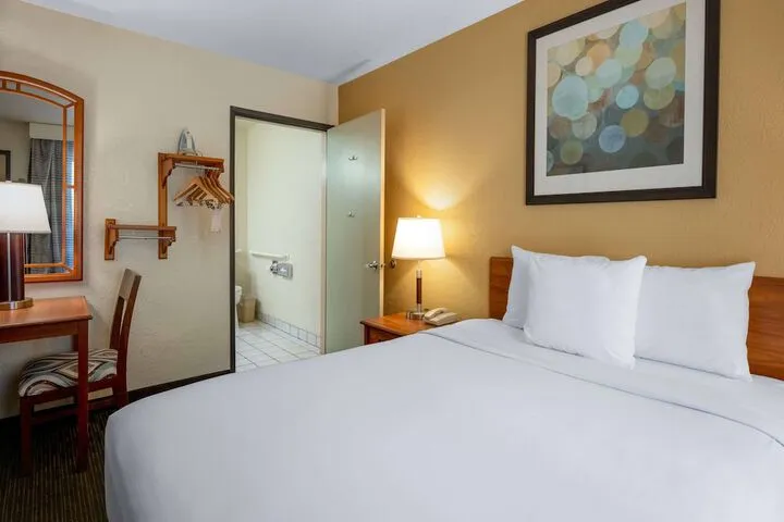 Room 5 of 30